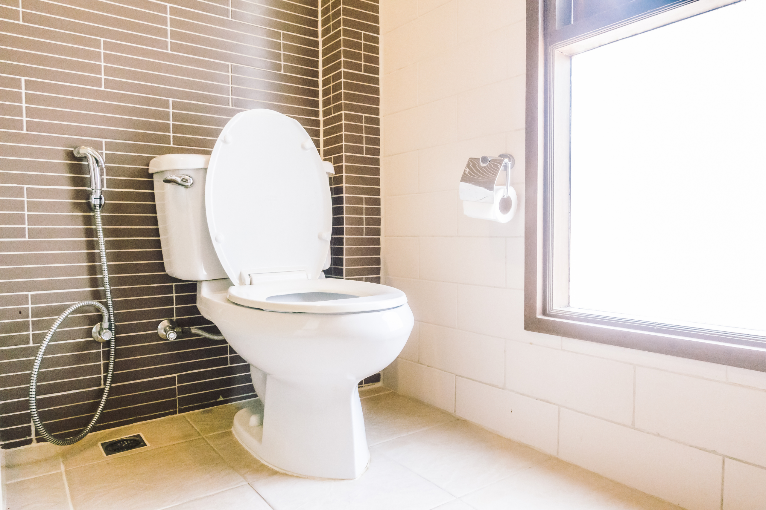 【トイレの水漏れ修理】依頼手順や費用、業者を選ぶ際のポイントを徹底解説！