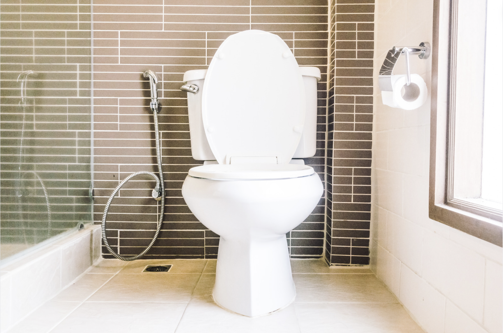 【ポタポタ流れるトイレの水漏れ】原因や適切な対処法を詳しく解説！