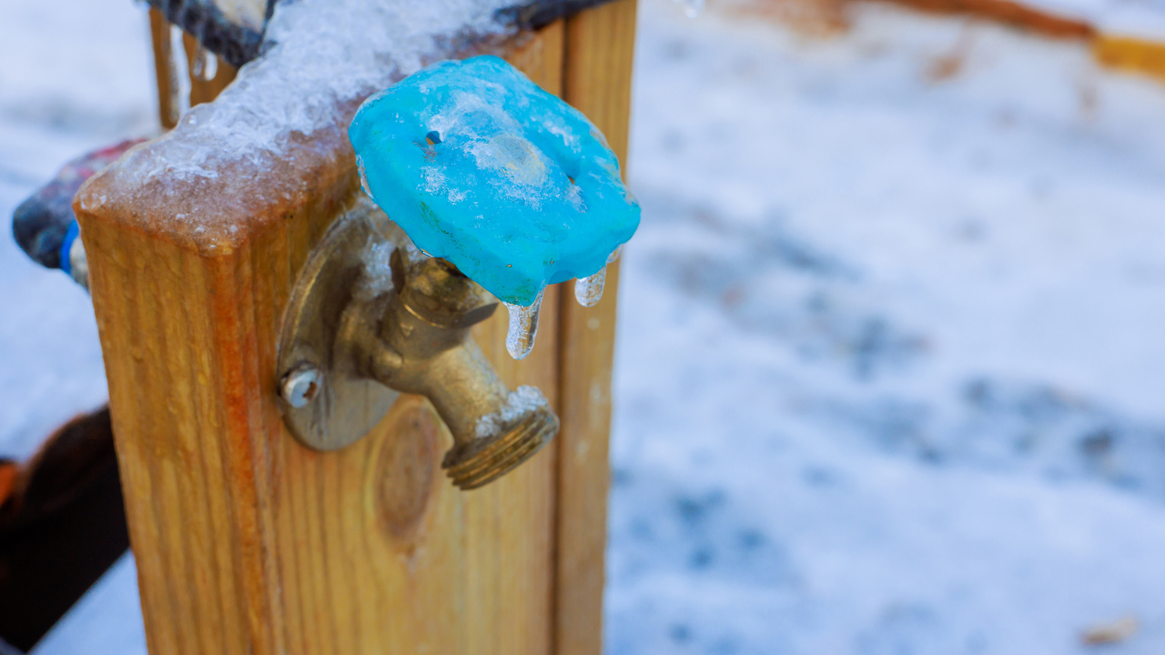寒波で水道が凍結する原因と対処法！水が出ない・配管破裂を防ぐには？