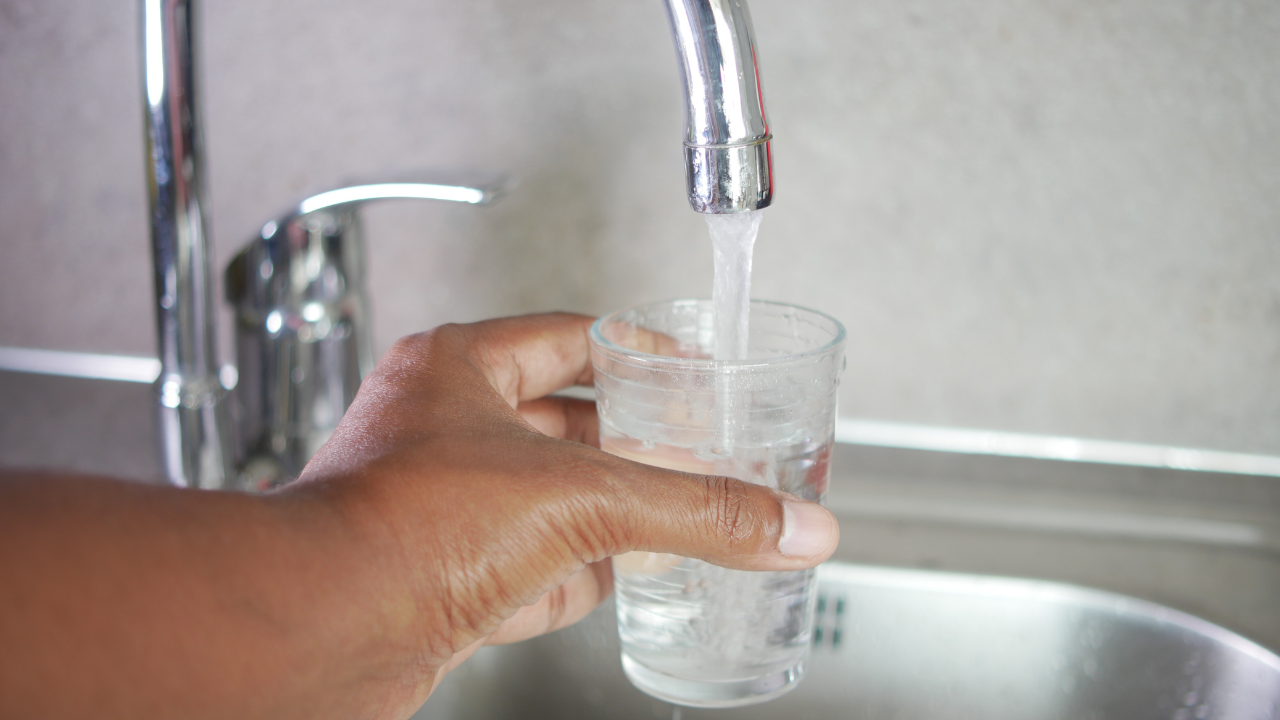 水道の水が濁る原因とは？白濁・赤水・黒水の違いと安全性、対処法を徹底解説