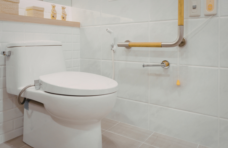 トイレつまりにサランラップは効果ある？正しい使い方と注意点を解説