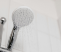 シャワーヘッドの正しい掃除方法!水垢・カルキ・黒ずみを落とす簡単手順と注意点 シャワーヘッドの正しい掃除方法!水垢・カルキ・黒ずみを落とす簡単手順と注意点