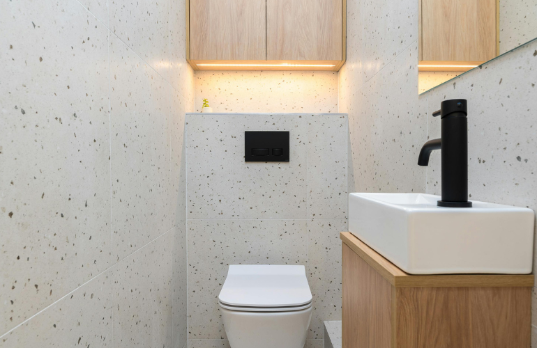 断水でトイレが使えない？水が止まったときの正しい流し方と注意点